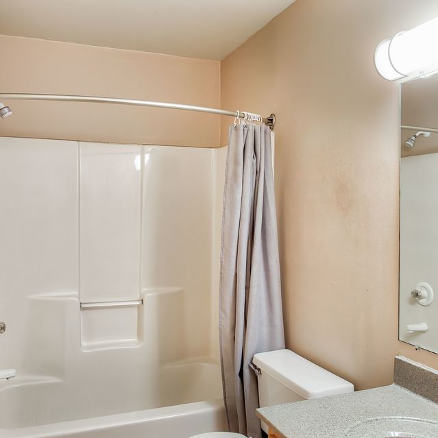 The Arbors - Bathroom