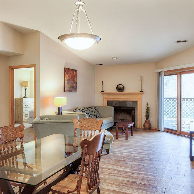 The Arbors - Fully Furnished Dining Area