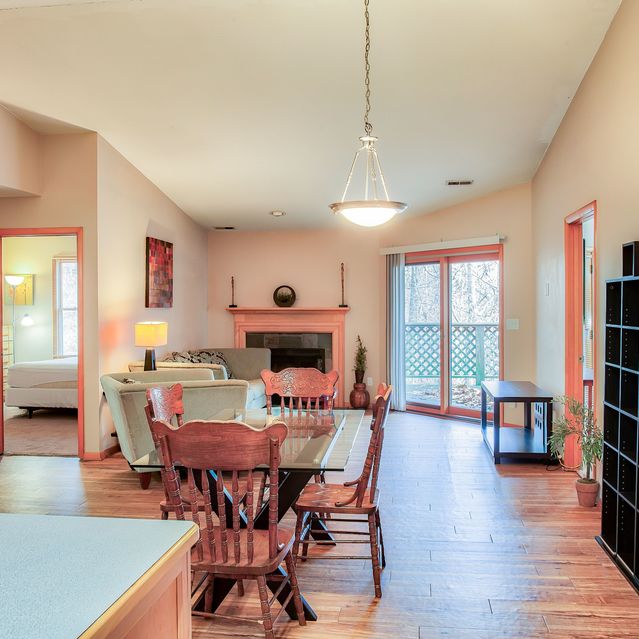 The Arbors - Fully Furnished Dining Area